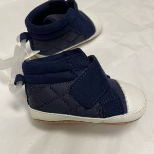NWT Old Navy booties size 3-6 months